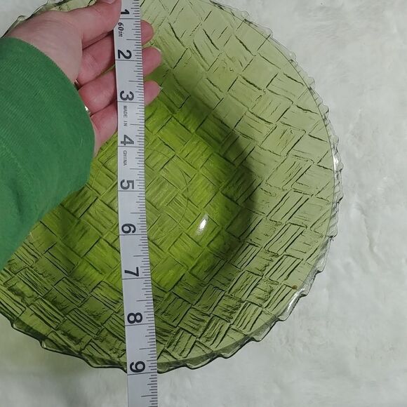 Vintage Indiana Glass Weavetex Glassware Avocado Green Basket Weave Bowl 9in dia - Picture 7 of 8